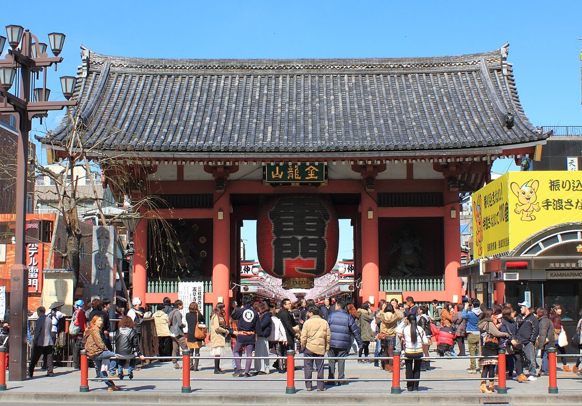 Kaminarimon gate and lantern at Senso-ji Temple in Asakusa
