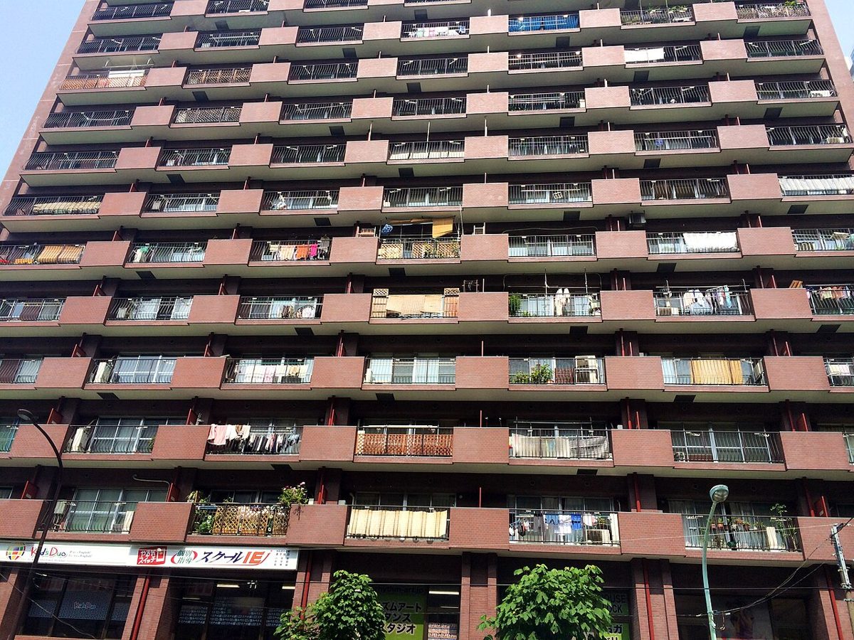 A typical mid-rise Tokyo apartment building of the kind used for legal minpaku rentals