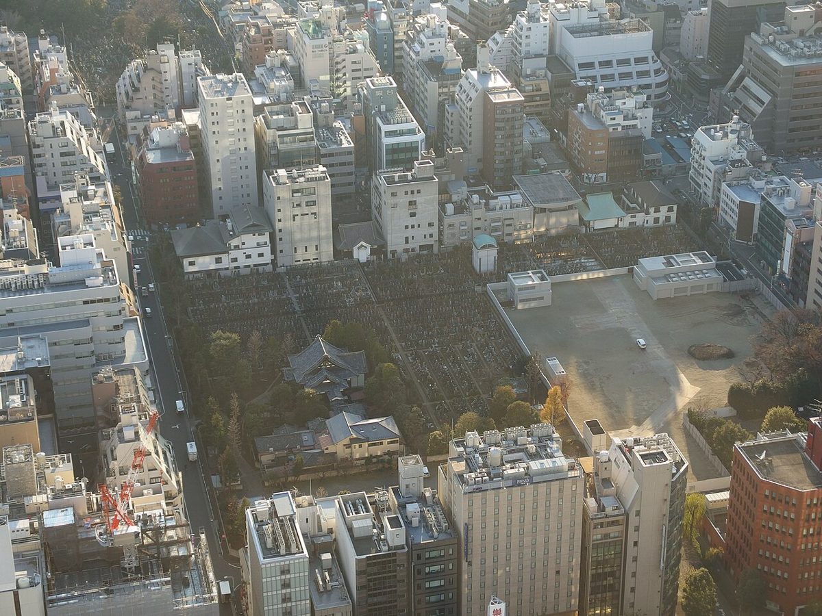 The Sunshine 60 skyscraper rising over Ikebukuro