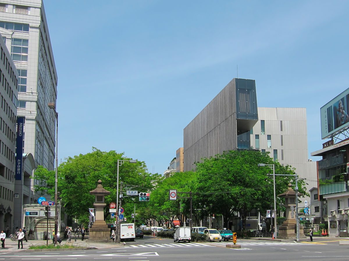 Tree-lined Omotesando avenue in Tokyo