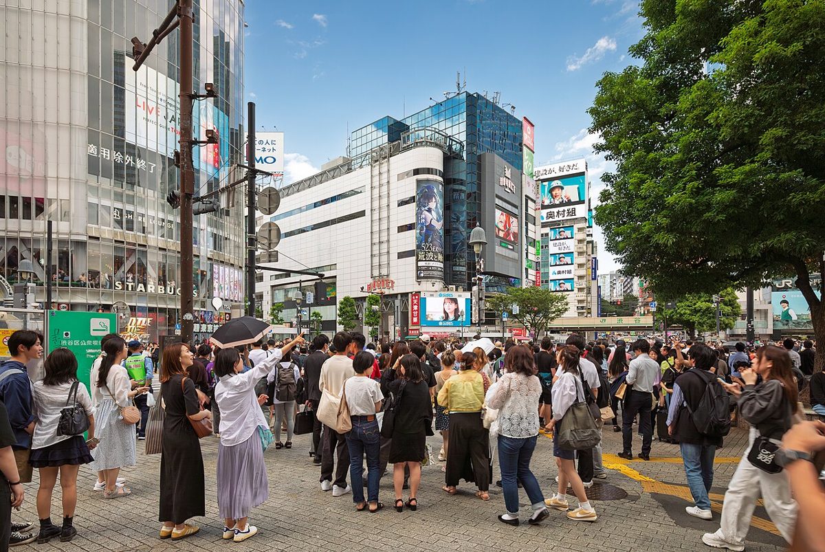 Crowds crossing the Shibuya scramble intersection