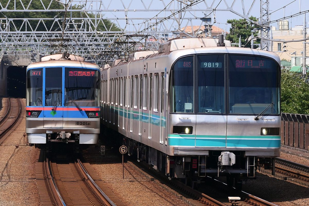 A Tokyo Metro train at a station platform