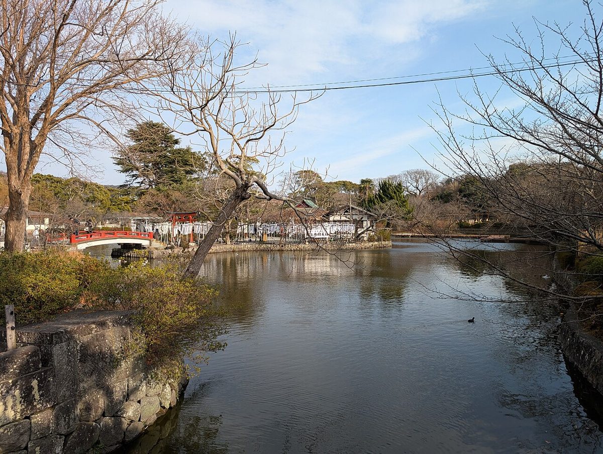 The vermilion main hall of Tsurugaoka Hachimangu shrine in Kamakura